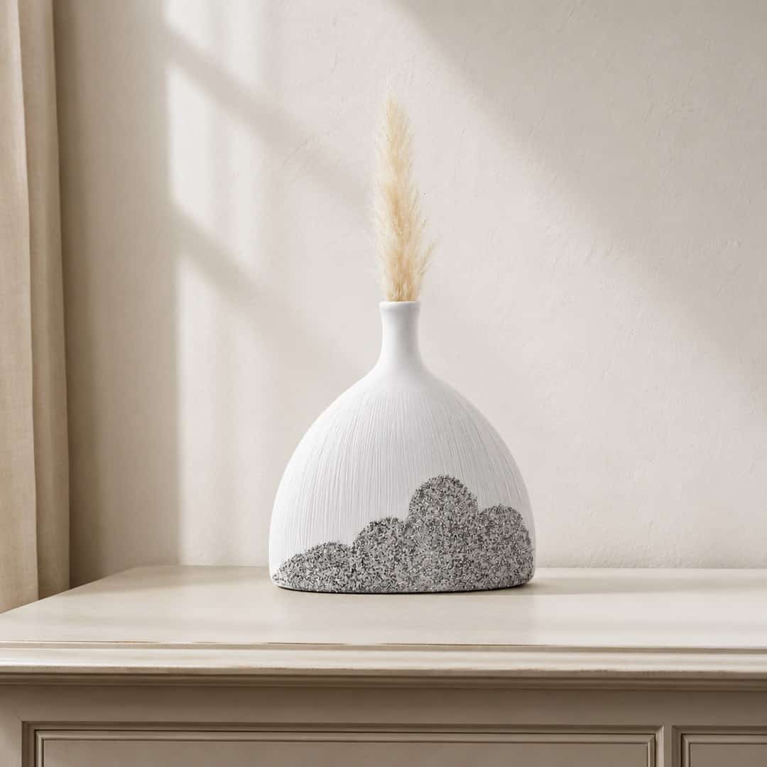 Minimalist Pampas Bud Vase preview image 1
