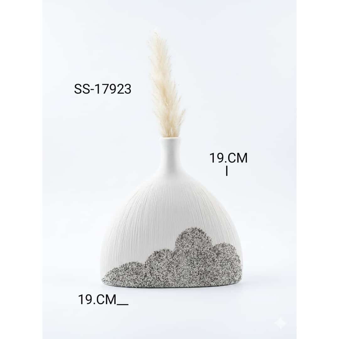 Minimalist Pampas Bud Vase preview image 2