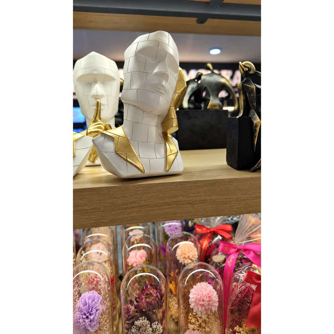 White Gold Mosaic Face Sculpture preview image 2